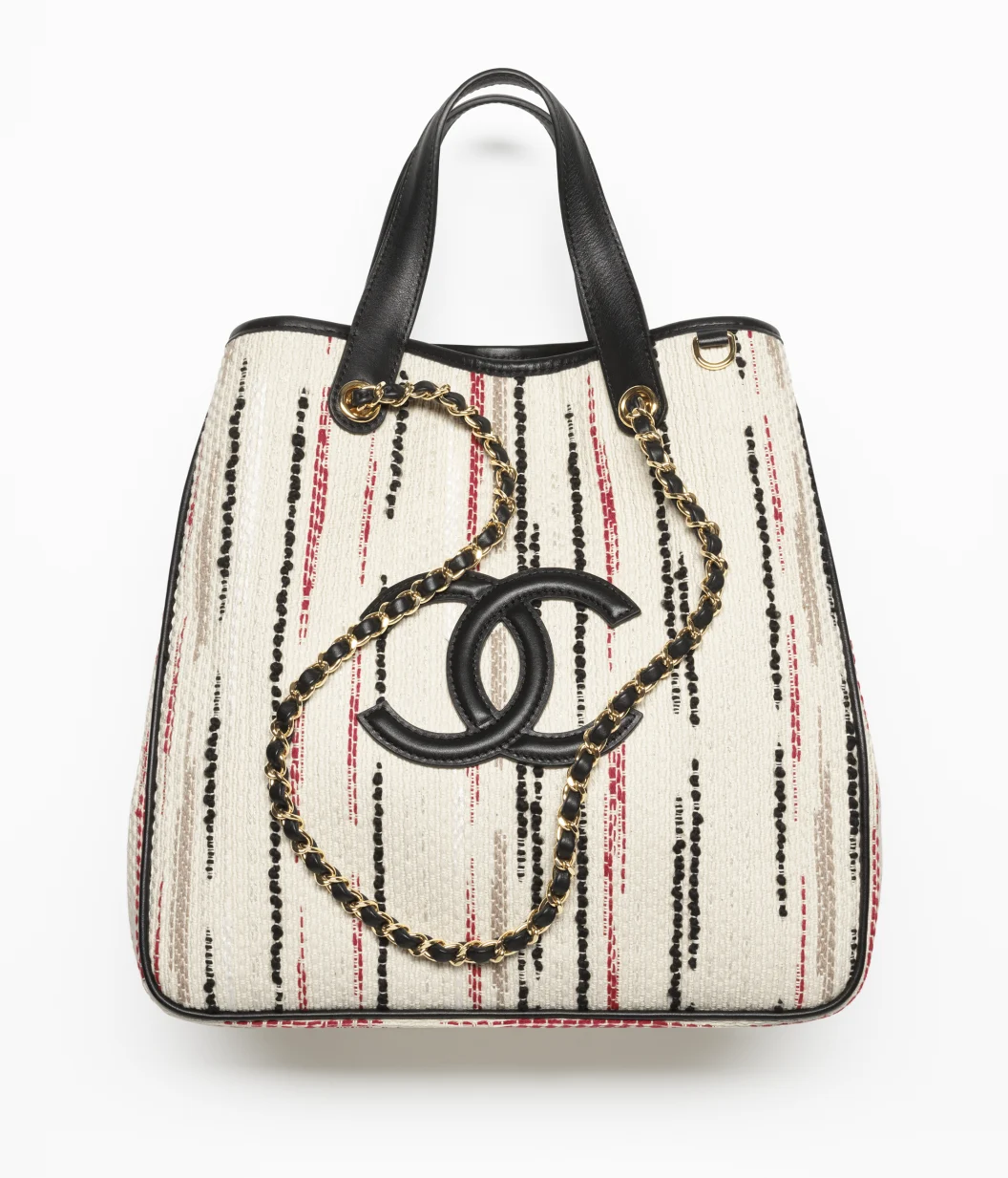 Изходна продуктова снимка на плетена чанта Chanel на бял фон